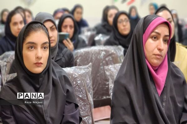 برگزاری کارگاه توانمندسازی آموزگاران مدارس غیردولتی در ناحیه‌ یک‌ بهارستان