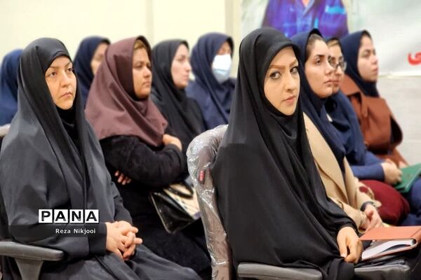 برگزاری کارگاه توانمندسازی آموزگاران مدارس غیردولتی در ناحیه‌ یک‌ بهارستان