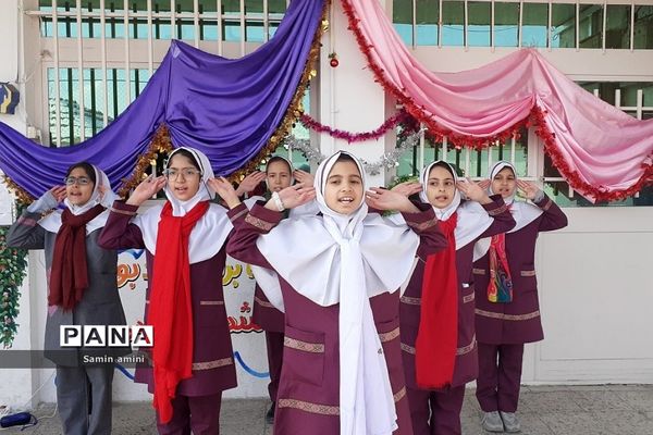برگزاری اعیاد شعبانیه در مدارس رودهن
