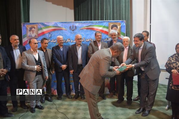 آیین کلنگ‌زنی دو باب مدرسه و تکریم محسن معظمی‌پور خیر نیک‌اندیش در شهرستان خمینی شهر