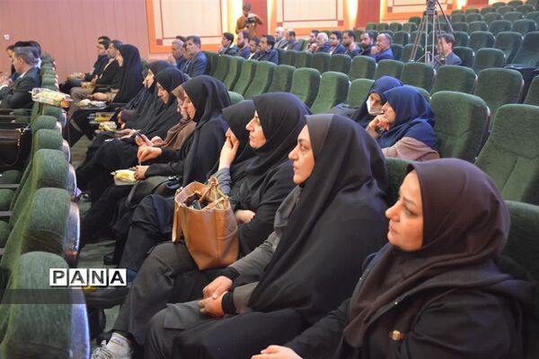 آیین کلنگ‌زنی دو باب مدرسه و تکریم محسن معظمی‌پور خیر نیک‌اندیش در شهرستان خمینی شهر
