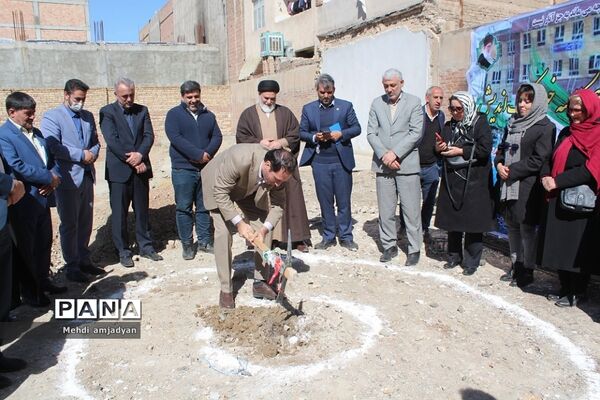 آیین کلنگ‌زنی مدرسه شش کلاسه در بهارستان دو