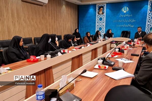جلسه هدایت تحصیلی و تشریح پوشه کار مشاوران در بهارستان 2