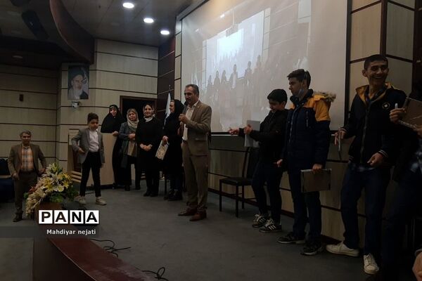 تقدیر از دانش‌آموزان برگزیده و فعال دبیرستان شهید بهشتی رودهن