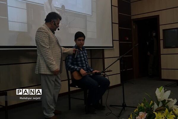 تقدیر از دانش‌آموزان برگزیده و فعال دبیرستان شهید بهشتی رودهن