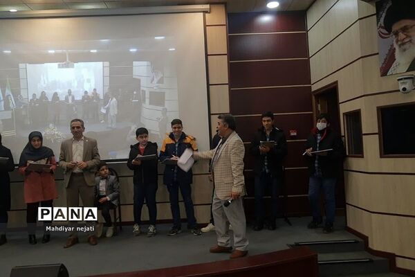 تقدیر از دانش‌آموزان برگزیده و فعال دبیرستان شهید بهشتی رودهن