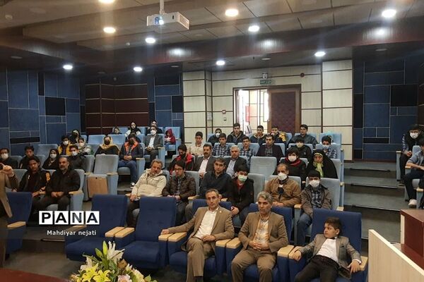 تقدیر از دانش‌آموزان برگزیده و فعال دبیرستان شهید بهشتی رودهن
