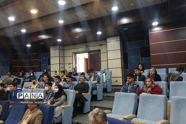 تقدیر از دانش‌آموزان برگزیده و فعال دبیرستان شهید بهشتی رودهن