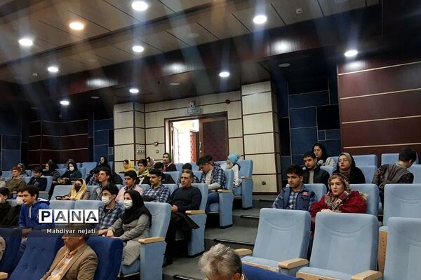 تقدیر از دانش‌آموزان برگزیده و فعال دبیرستان شهید بهشتی رودهن
