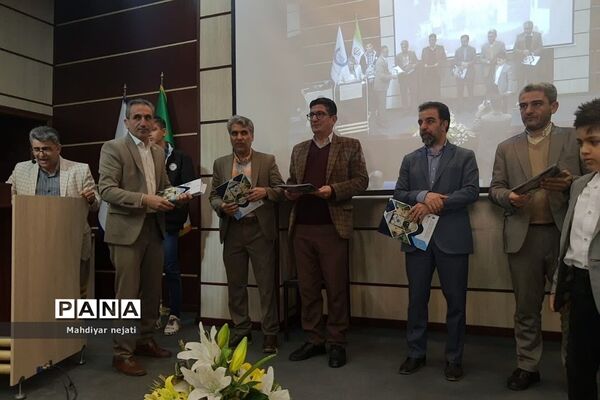 تقدیر از دانش‌آموزان برگزیده و فعال دبیرستان شهید بهشتی رودهن