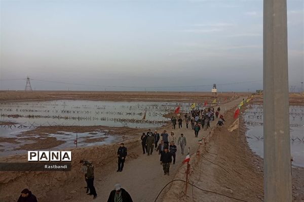 بازدید دانش‌آموزان منطقه ۱۳ از یادمان شلمچه