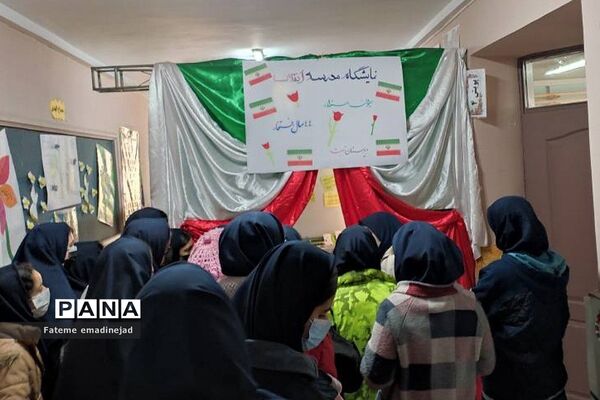 بازدید و ارزیابی نمایشگاه انقلاب دبیرستان تربیت رودهن