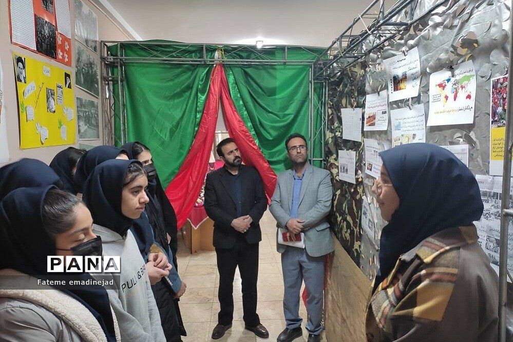 بازدید و ارزیابی نمایشگاه انقلاب دبیرستان تربیت رودهن