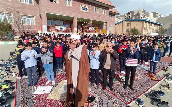 جشن‌ تکلیف در دبیرستان امام‌علی (ع)۲ برگزار شد/فیلم