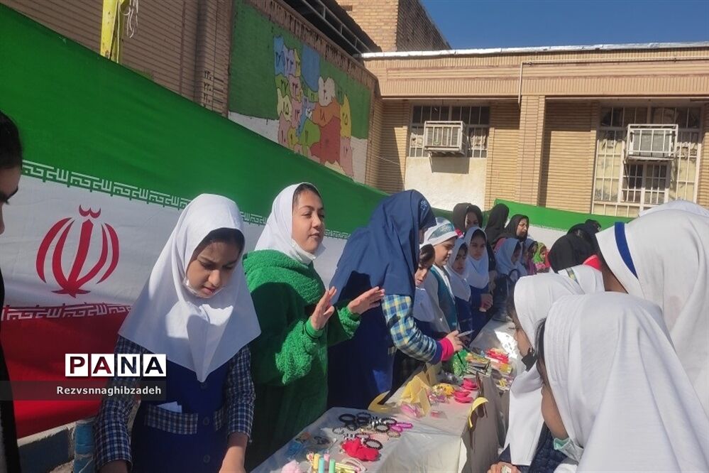 برپایی بازارچه کسب و کار دانش‌آموزی در آموزشگاه فضیلت شوشتر