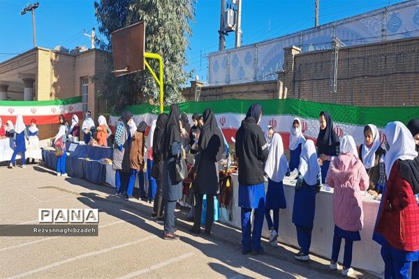برپایی بازارچه کسب و کار دانش‌آموزی در آموزشگاه فضیلت شوشتر