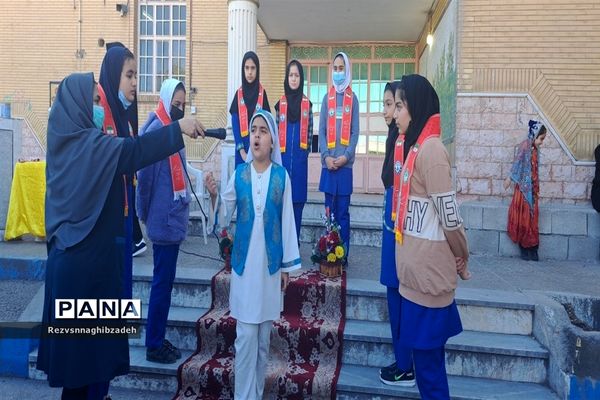 برپایی بازارچه کسب و کار دانش‌آموزی در آموزشگاه فضیلت شوشتر