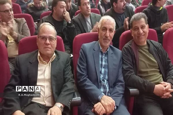 تجلیل از معلمان و دانش‌آموزان برگزیده مسابقات ورزشی
