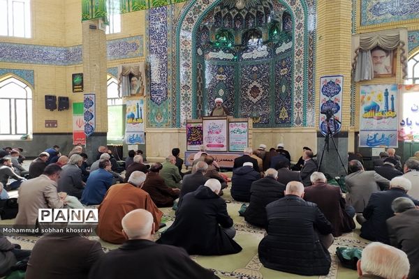 پرچم گردانی در نماز جمعه ملارد