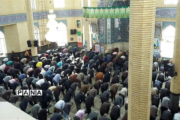 پرچم گردانی در نماز جمعه ملارد