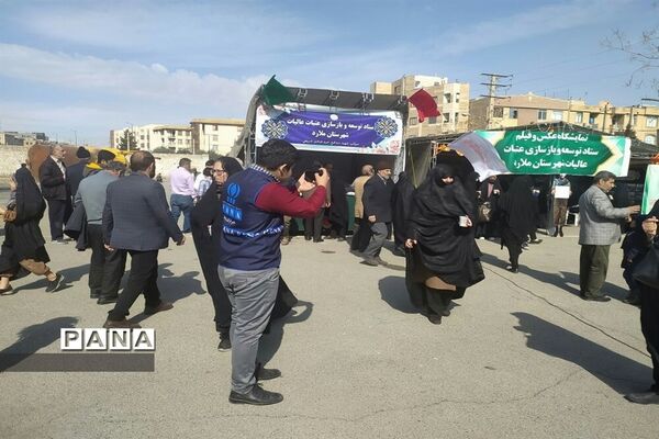 پرچم گردانی در نماز جمعه ملارد
