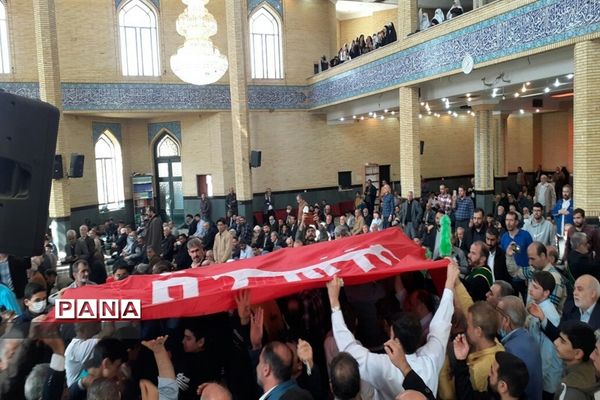 پرچم گردانی در نماز جمعه ملارد