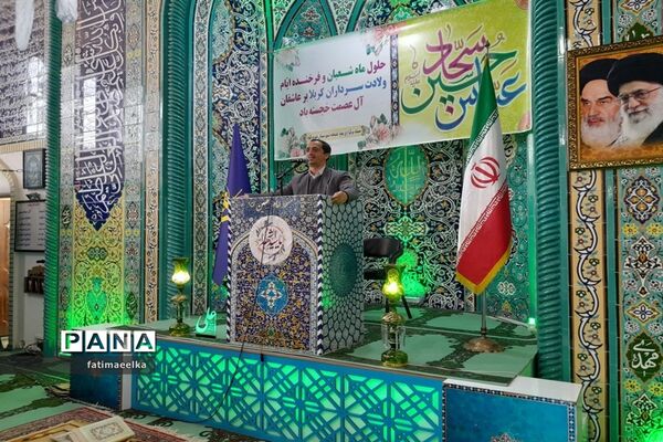 حضور پاسداران در نماز جمعه به مناسبت روز پاسدار