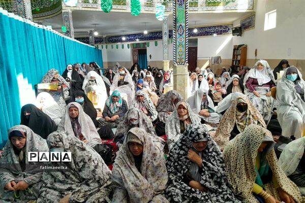 حضور پاسداران در نماز جمعه به مناسبت روز پاسدار