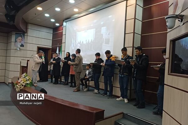 برگزاری نشست‌هایی صمیمانه با اولیای دانش‌آموزان در دبیرستان شهید بهشتی رودهن