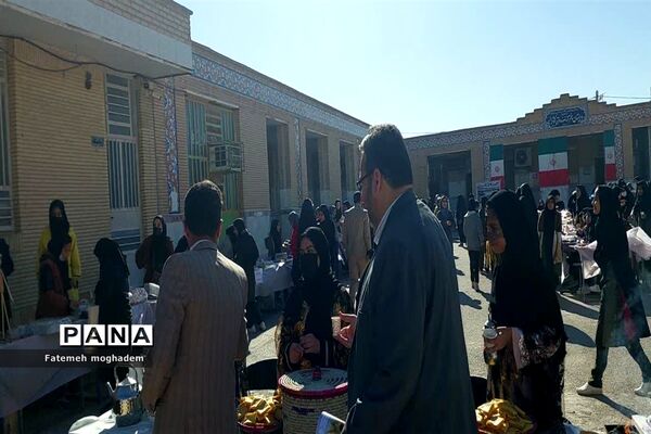 برپایی بازارچه محلی به‌مناسبت هفته معرفی مشاغل در مدارس شادگان