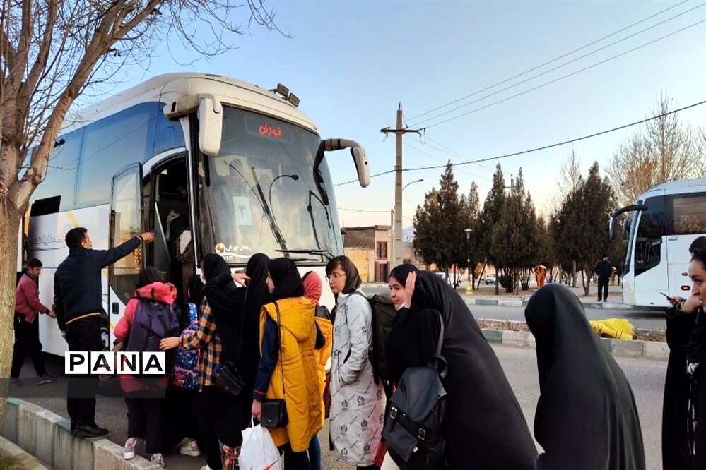 اعزام 99 دانش‌آموز دختر زیارت‌اولی به مشهد مقدس