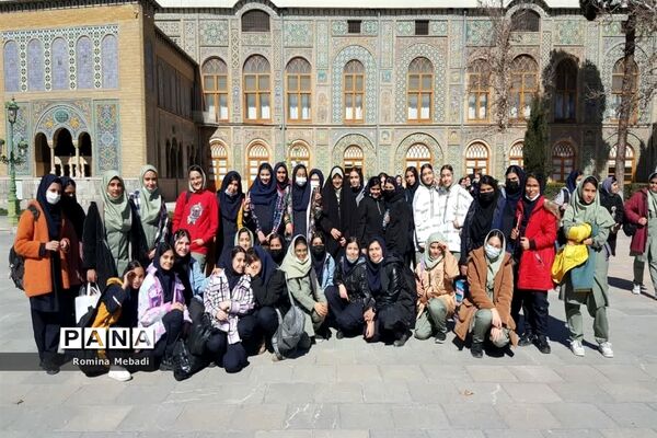 بازدید دانش‌آموزان آموزشگاه الزهرا(س) اسلامشهر از کاخ گلستان