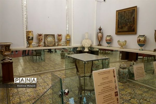 بازدید دانش‌آموزان آموزشگاه الزهرا(س) اسلامشهر از کاخ گلستان