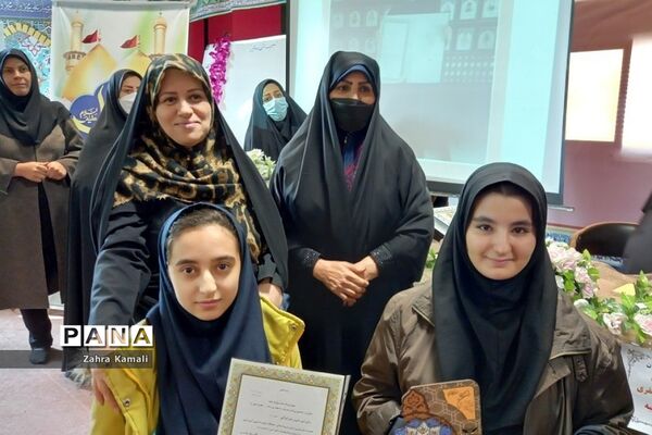 برگزاری مراسم تقدیر و تجلیل از دانش‌آموزان ممتاز در مدرسه شاهد طیبه شهریار