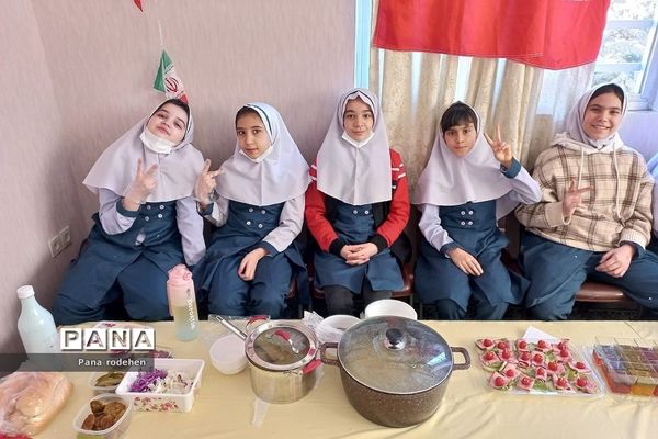 برگزاری بازارچه دانش‌آموزی در دبستان کوثر رودهن