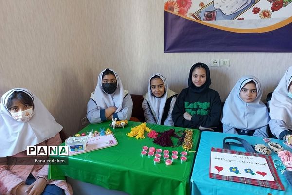 برگزاری بازارچه دانش‌آموزی در دبستان کوثر رودهن
