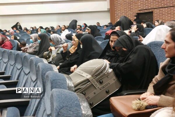 بدرقه دانش‌آموزان زیارت اولی شهر تهران