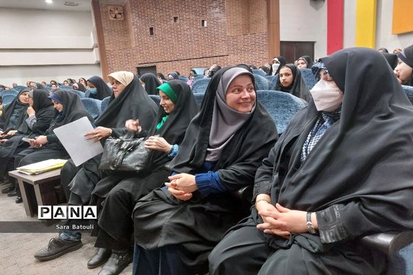 بدرقه دانش‌آموزان زیارت اولی شهر تهران