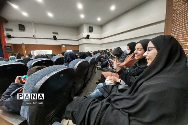 بدرقه دانش‌آموزان زیارت اولی شهر تهران