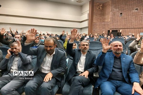 بدرقه دانش‌آموزان زیارت اولی شهر تهران