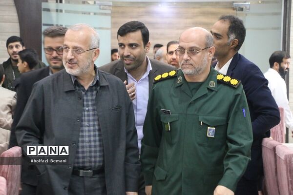آیین تجلیل از خادمان دومین کنگره ملی شهدای استان قم