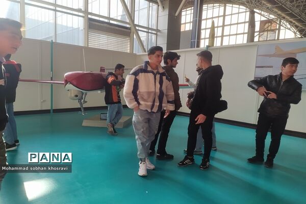 بازدید دانش‌‌‌آموزان هنرستان کارآفرینان ملارد از پارک هوا و فضا