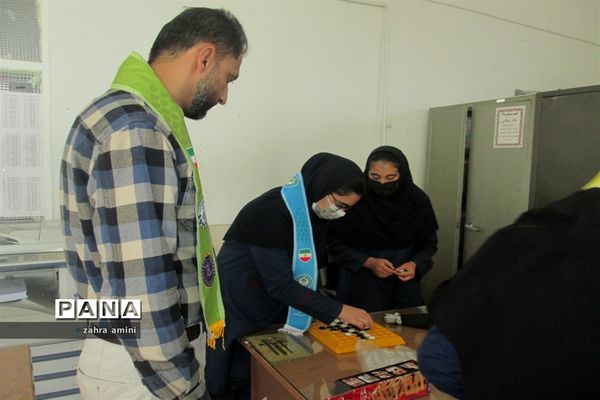 برگزاری مسابقات بازی‌های فکری سرگرمی رویش در شهرستان سروستان