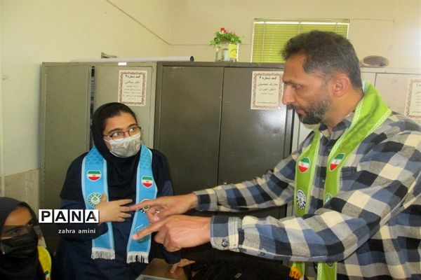 برگزاری مسابقات بازی‌های فکری سرگرمی رویش در شهرستان سروستان