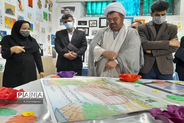 برگزاری نمایشگاه دست‌سازه‌های دانش‌آموزی در شهرکرد