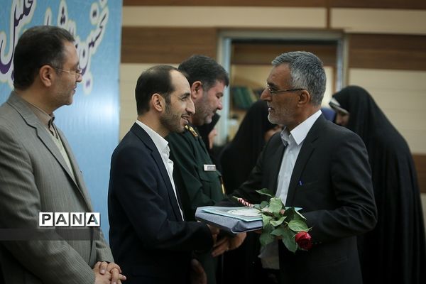 همایش ملی تجلیل از دبیران منتخب درس آمادگی دفاعی کشور