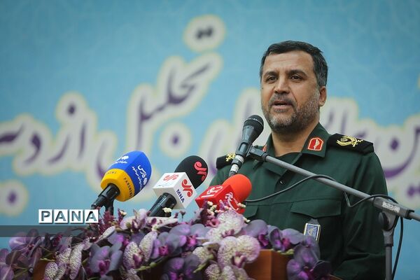 همایش ملی تجلیل از دبیران منتخب درس آمادگی دفاعی کشور