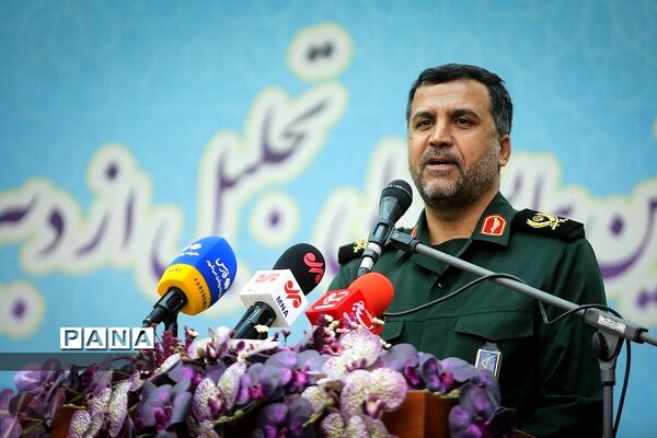 همایش ملی تجلیل از دبیران منتخب درس آمادگی دفاعی کشور