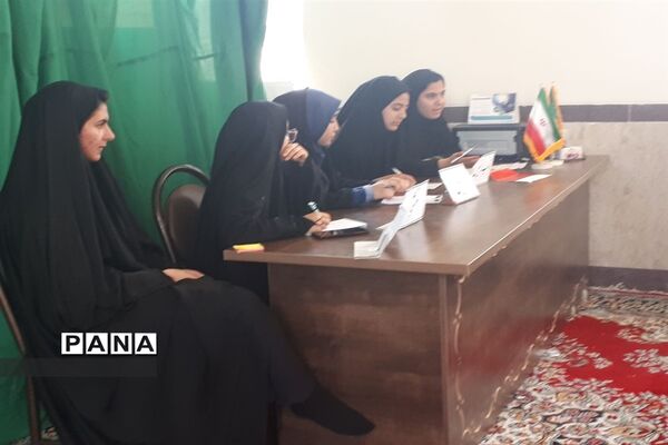 نشست اعضای مجلس دانش‌آموزی ابرکوه
