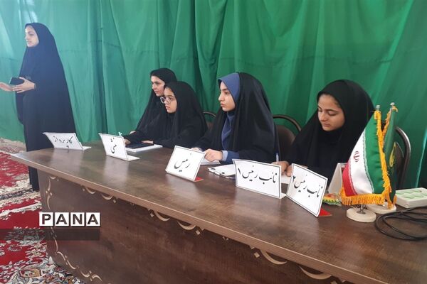 نشست اعضای مجلس دانش‌آموزی ابرکوه